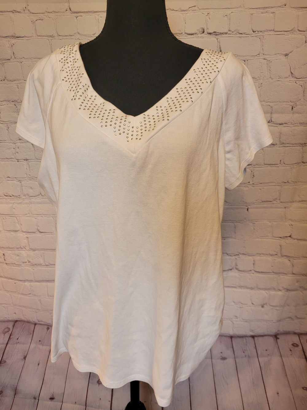 White Size 1X V Neck Westport Shirt Silver Beading Accent